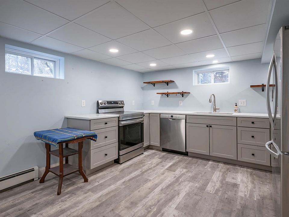 1st image of 133 Raymond Rd #3