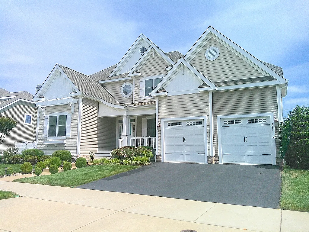 4 bed, 4.0 bath, 4700 sqft, $4,500 — Photo 2