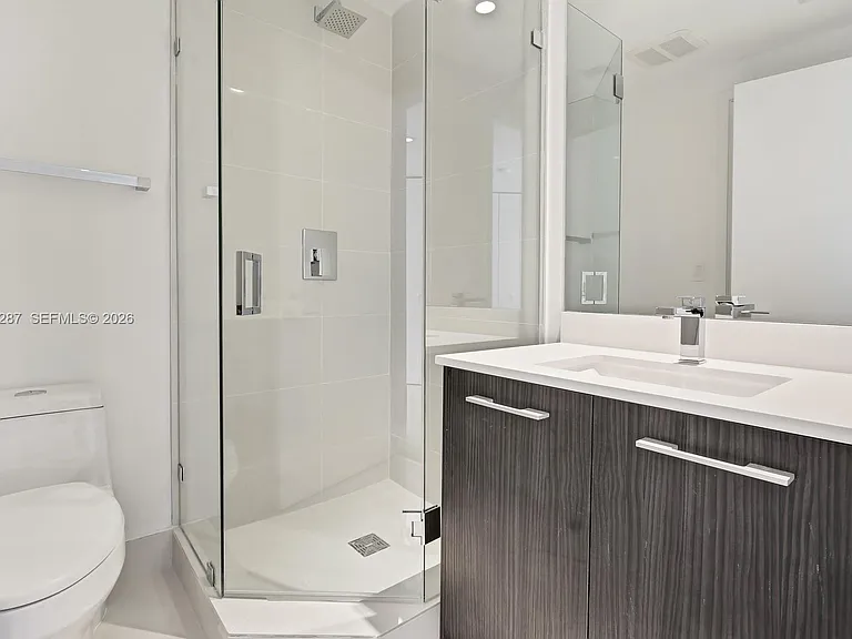 45 SW 9th St #1806 — Photo 4