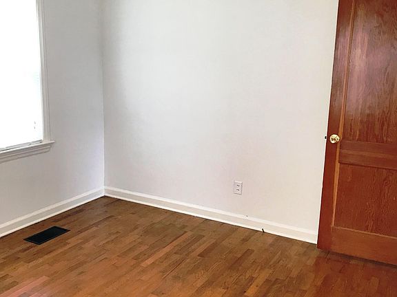 4th image of 617 Edwards Dr