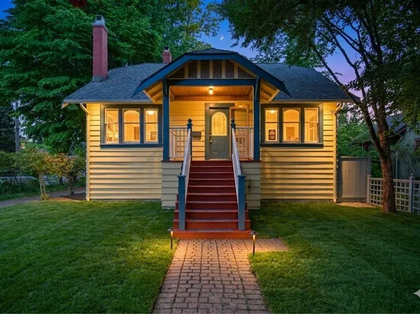 441 Kelly St, New Westminster, BC V3L 3T8