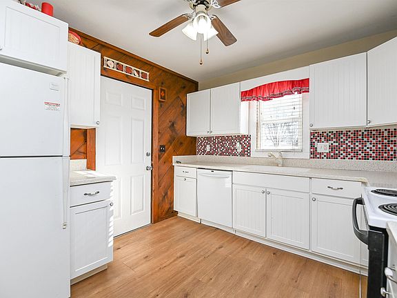 3rd image of 3818 N Vincent Ave