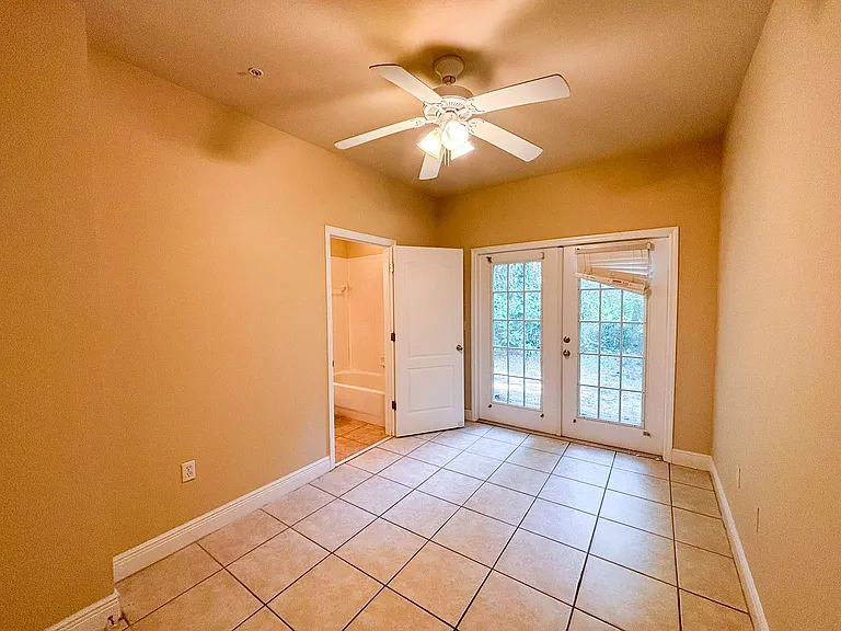 2946 SW 35th Pl #40 — Photo 11