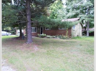 11655 Highridge Dr, Pinckney, MI