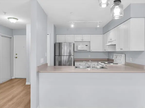 7505 138th St #310, Surrey, BC V3W 0W6
