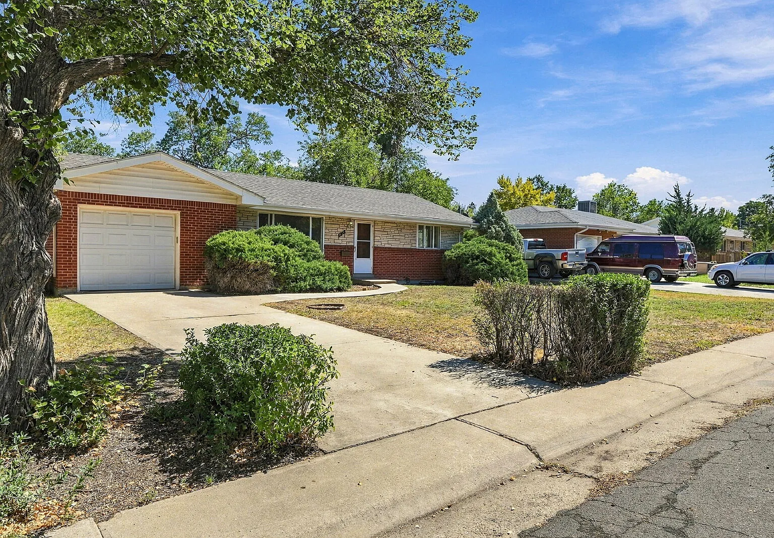4 bed, 2.0 bath, 1200 sqft, $2,430 — Photo 2