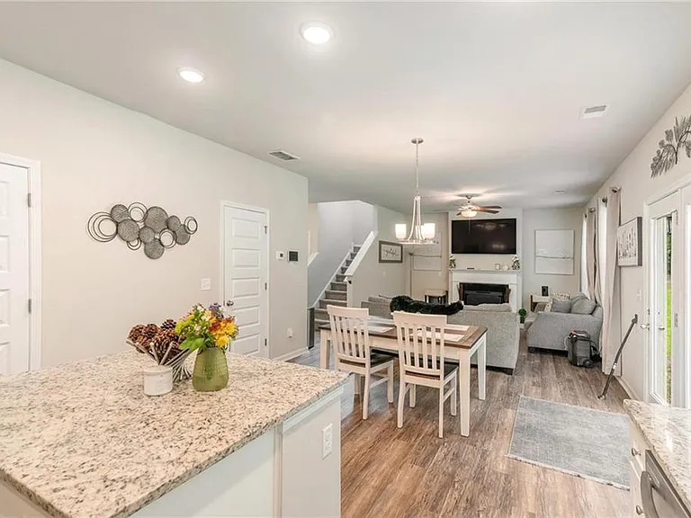 Lexington Place Dr — Photo 7
