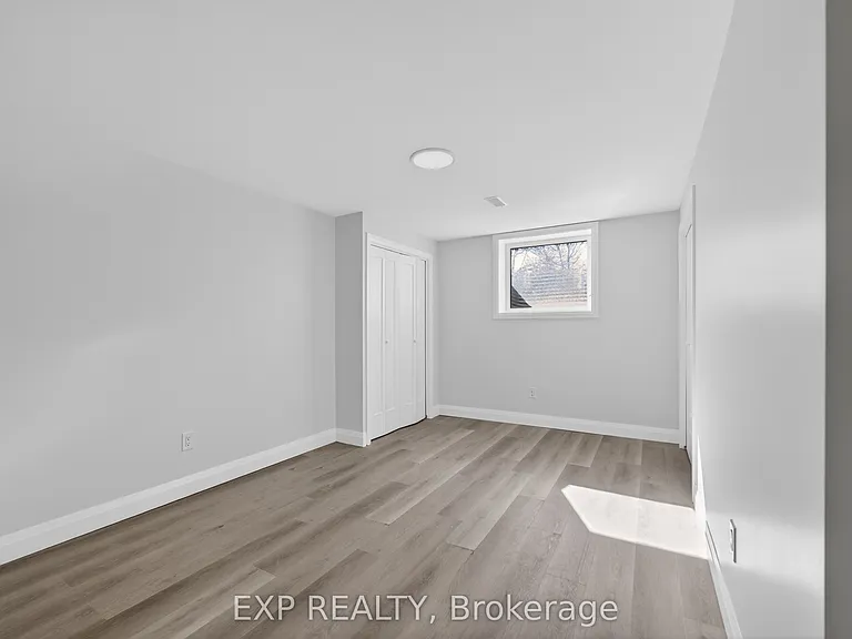 2580 Noella Cres #LOWER — Photo 11