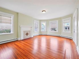 33 Lenox Ave, Providence, RI