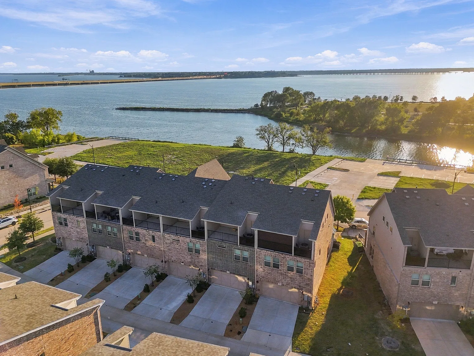 3 bed, 2273 sqft, $2,850 — Photo 3