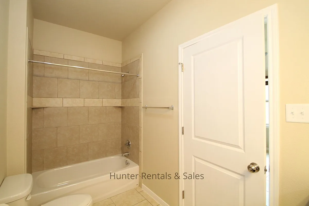 Building Photo - 4200B Ivory Ln