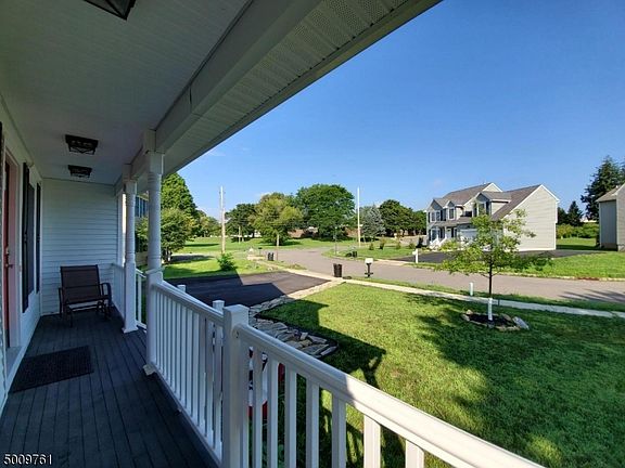 3rd image of 506 Parkwood Ct