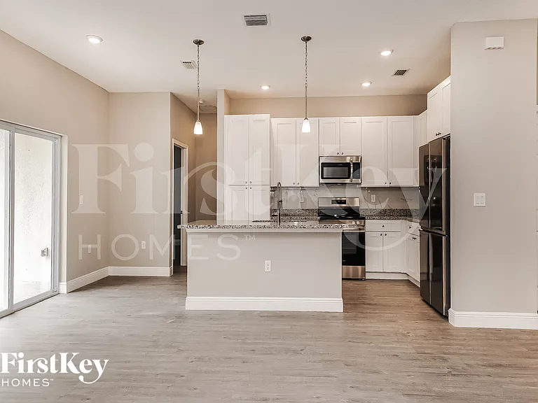 1282 Amelia Ave SW — Photo 3