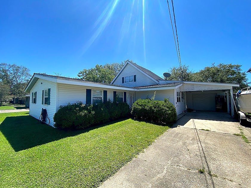 1st image of 2606 Pinewood Dr