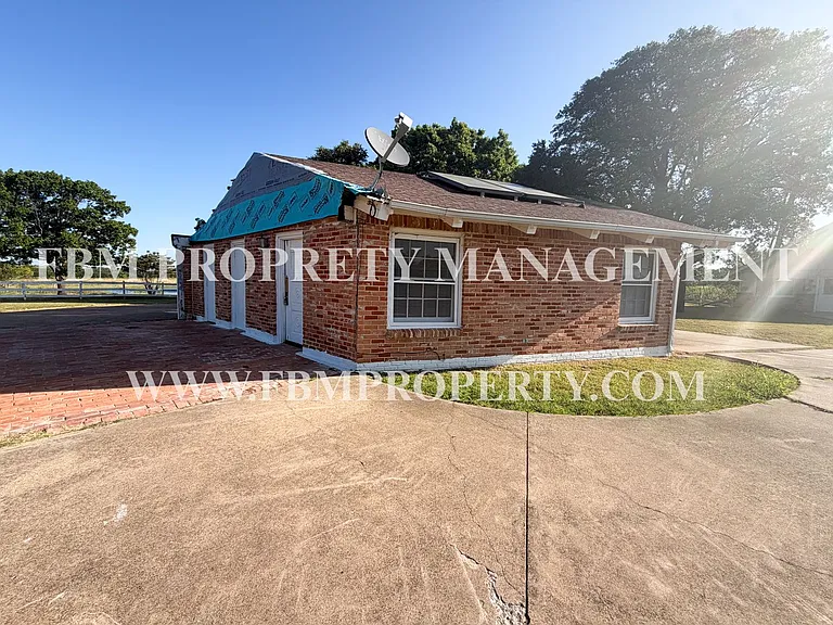2200 Country Club Rd #A — Photo 1