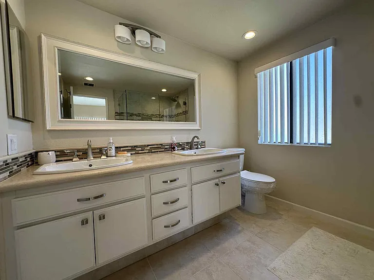 2350 E Miramonte Cir #E — Photo 27