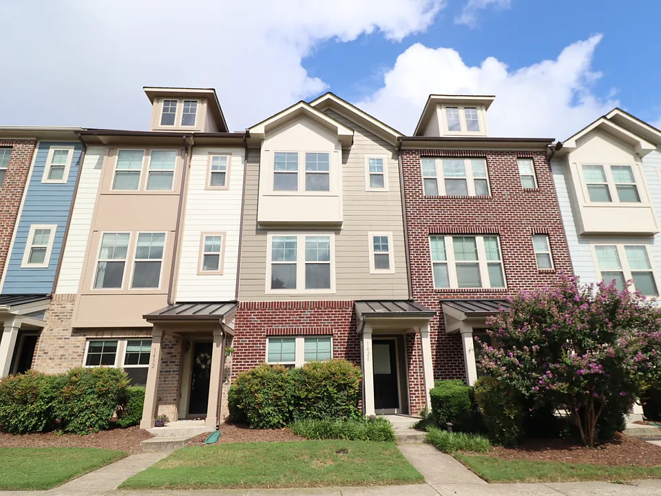 1428 Providence Green Ln