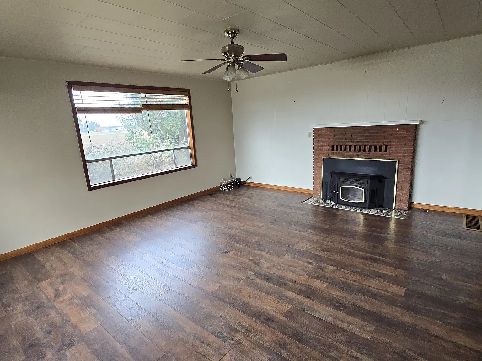 4 bed, $2,150 — Photo 1