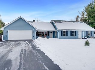 5393 Lakecrest Rd, Caledonia, IL 61011