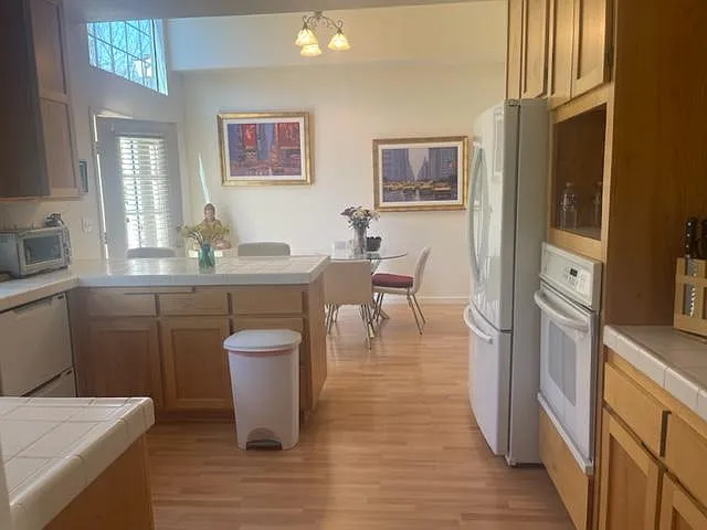 727 Amherst Cir — Photo 8