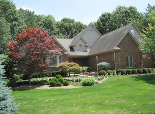 7816 Brookpines Dr, Clarkston, MI 48348