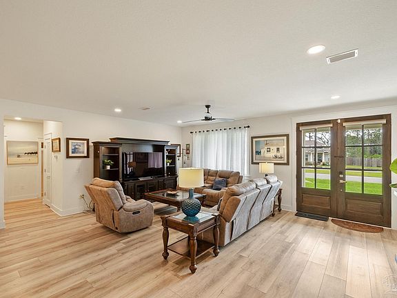 4th image of 1605 Ponderosa Dr