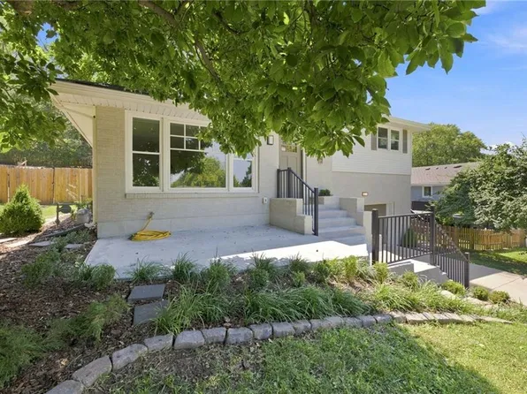 5657 W 50th St, Roeland Park, KS 66202