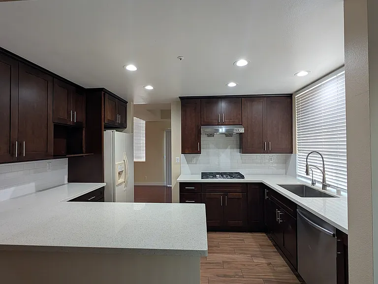330 El Dorado St #8 — Photo 4