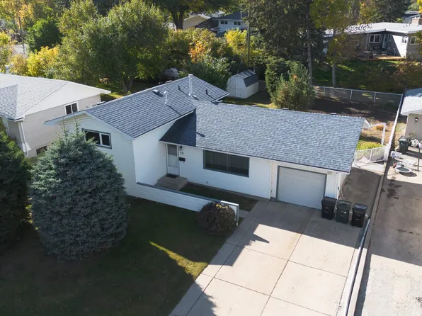 99 Pine St, Strathcona County, AB T8A 1G9