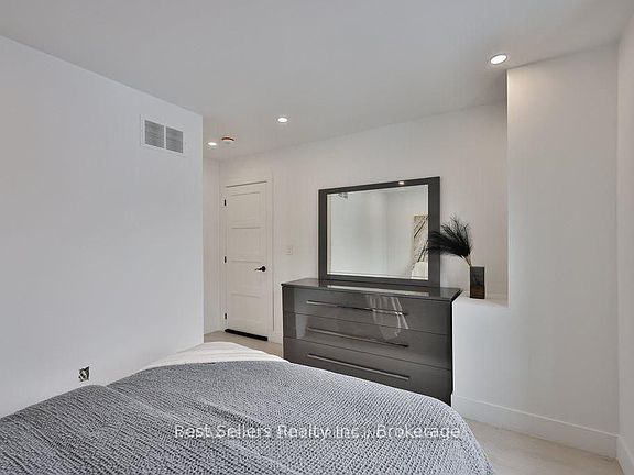 5th image of 172 Royal York Rd #2A