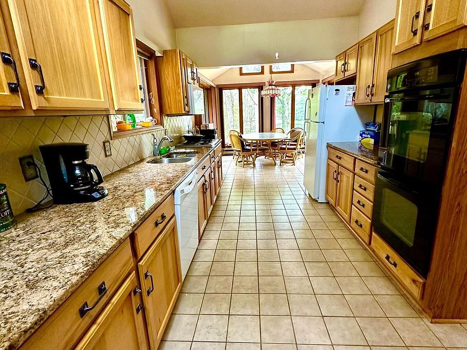 416 Stony Hedge Ln, Swiftwater, PA 18370 Zillow