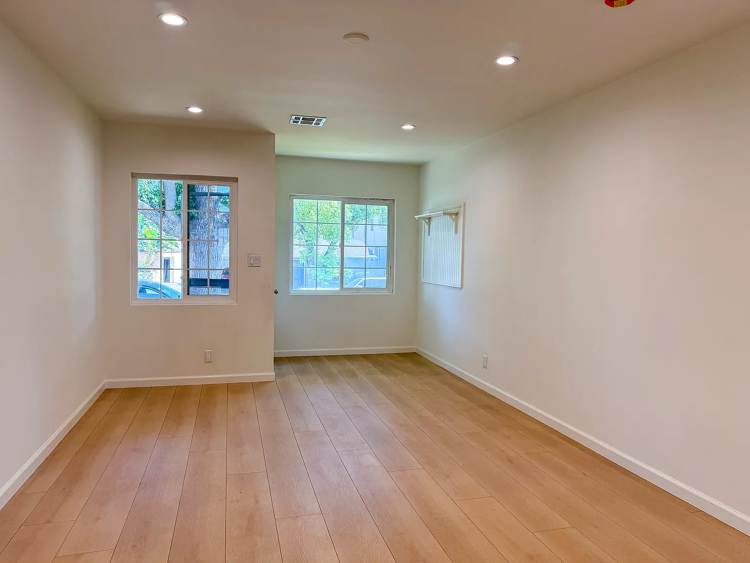 487 E Providencia Ave — Photo 3