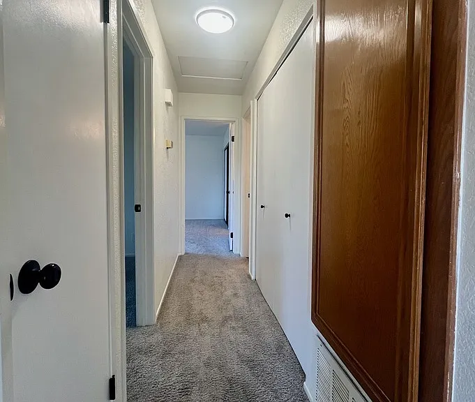 1021 Arbor Ln — Photo 12