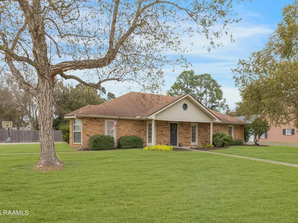 501 Astor Place Dr, New Iberia, LA 70563