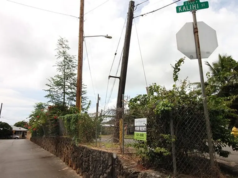 2530 Kalihi St — Photo 13