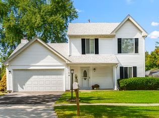 104 Parkwood Dr, Streamwood, IL