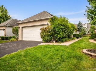 805 Thornwood Dr, Saint Charles, IL 60174