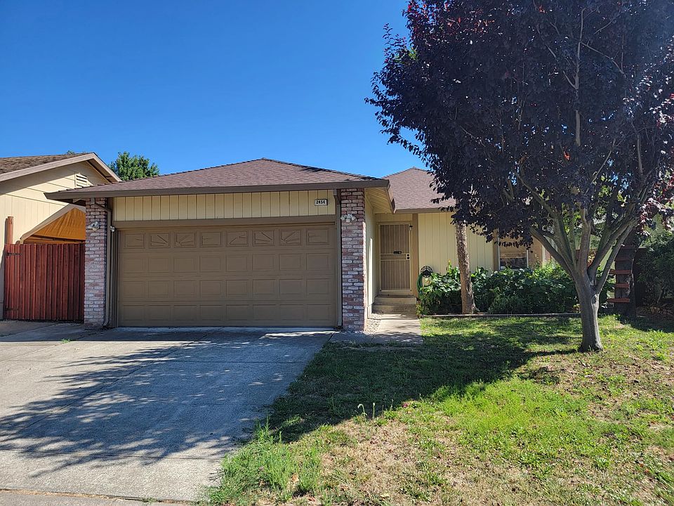 Front of house. 2454 Copperfield Drive, Santa Rosa, CA.