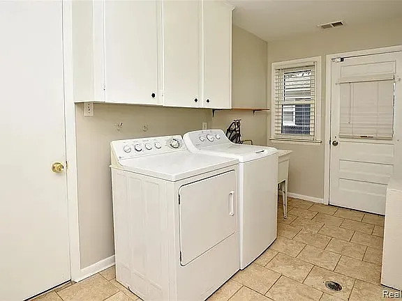 28057 Brentwood St — Photo 3