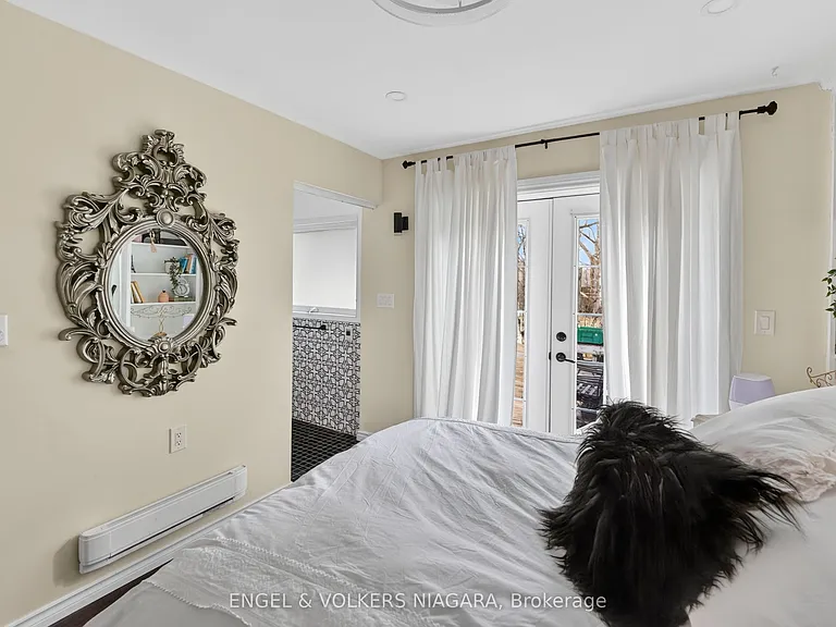 71 Rose Glen Rd S — Photo 12