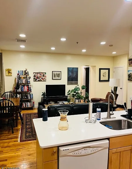 385 George St #2B — Photo 6