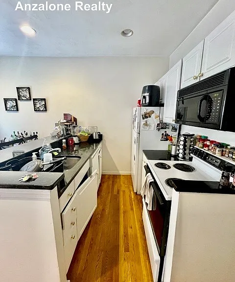 17 Thacher St #4 — Photo 2