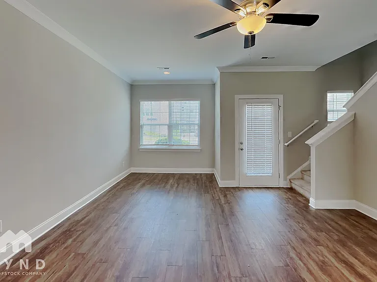 351 Halton Crossing Dr SW — Photo 2