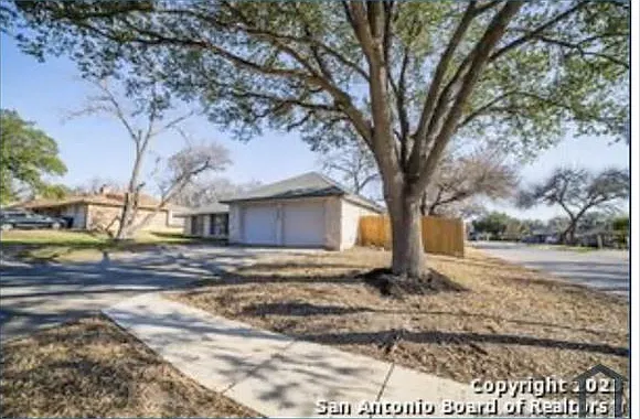 4 bed, $2,300 — Photo 4