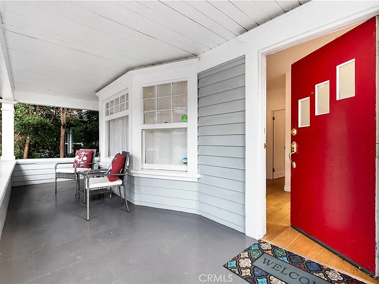 6008 Carlton Way — Photo 3