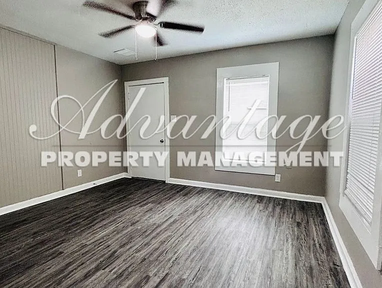 847 Ayers St — Photo 8