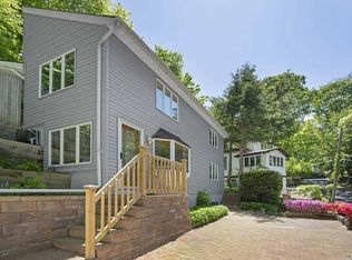 215 Harding Ct, Centerport, NY 11721