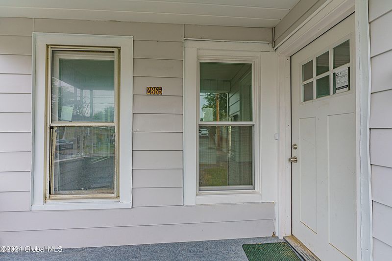 4th image of 2865 Plunkett Avenue