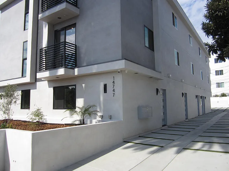 14747 Friar St #3 — Photo 29