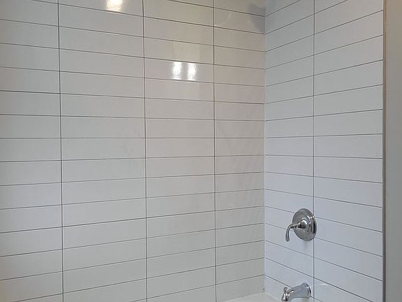5th image of 1820 W Belle Plaine Ave #3